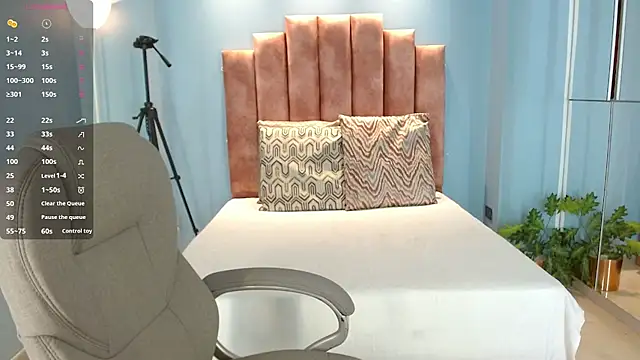 Milaa Star  online show from February 24, 2026, 3:48 am