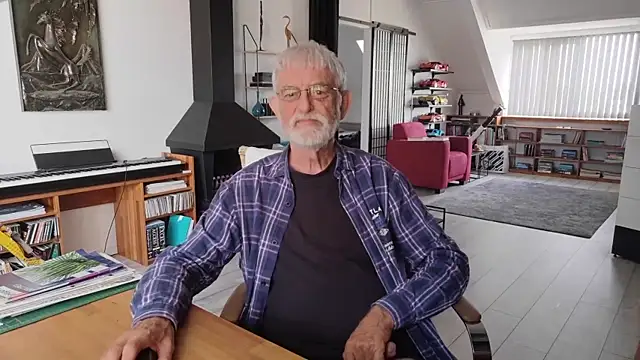 ewaldwillems99 online show from June 4, 2026, 12:55 pm