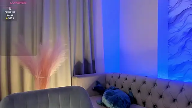 Aria Mila online show from November 23, 2025, 11:32 am