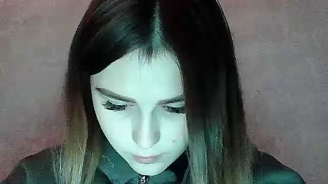 SweetLoraa online show from November 11, 2025, 1:44 pm