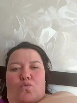 SunnyLeila2101 online show from April 6, 2026, 10:27 am