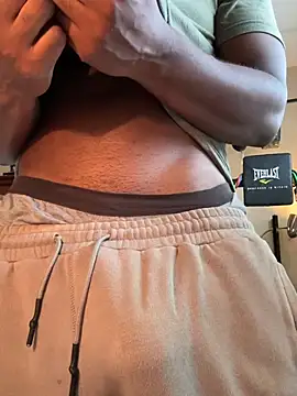 KeYBuMp323 online show from April 28, 2026, 4:01 pm