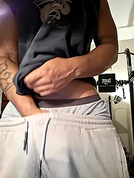 KeYBuMp323 online show from April 29, 2026, 4:05 am