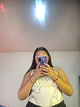 BellaRoux1 online show from September 11, 2025, 12:05 pm