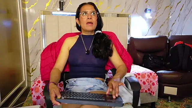 Vanessa 7  online show from April 20, 2026, 10:55 pm