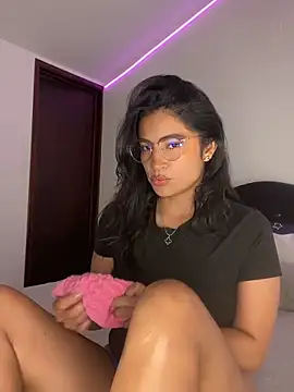 MiaAlarie online show from February 13, 2026, 8:10 am