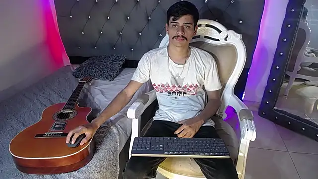 Charlie Cock  online show from September 14, 2025, 4:11 am