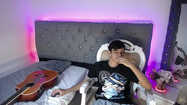 Charlie Cock  online show from September 16, 2025, 3:51 am