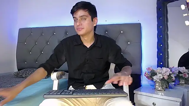 Charlie Cock  online show from September 19, 2025, 5:09 am