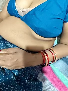 POOJACOUPLE online show from October 23, 2025, 5:18 am