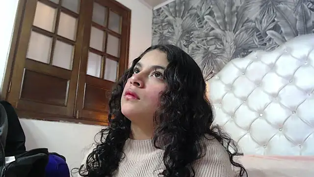 Snapshot of RylieRoss chatting on October 16, 2025, 12:06 pm RylieRoss online show from October 16, 2025, 12:06 pm
