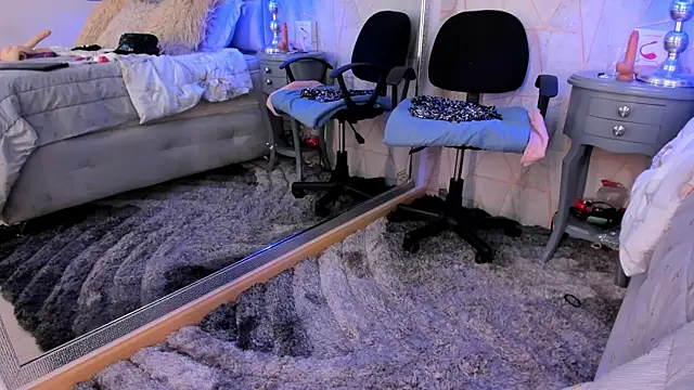 Yara Bliss  online show from January 18, 2026, 5:06 pm