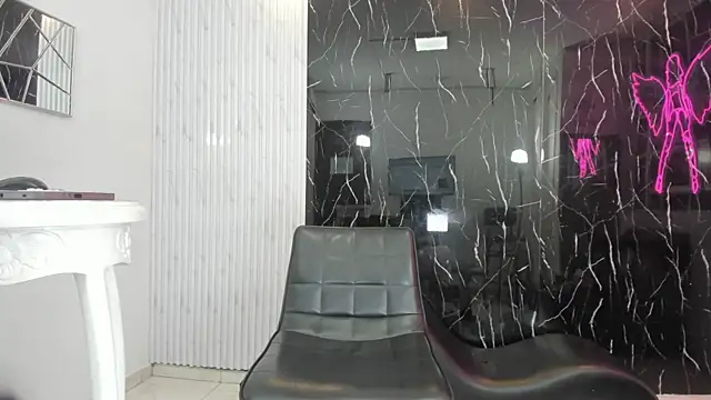 Nini Beyker online show from December 19, 2025, 1:07 pm