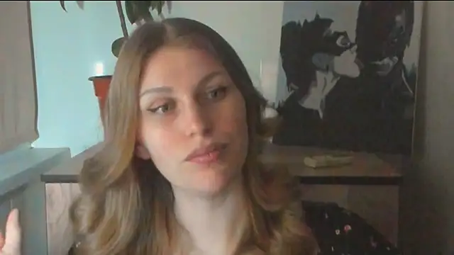 JuliaMuuun online show from March 18, 2026, 9:18 pm