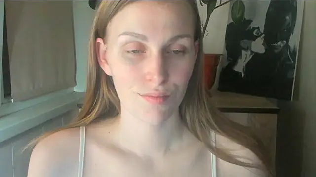 JuliaMuuun online show from May 6, 2026, 7:52 pm