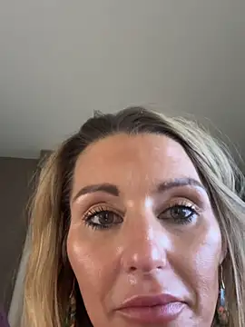 BaddieBossXX2 online show from November 29, 2025, 4:04 am