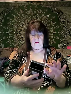 CrystalLime6411 online show from April 2, 2026, 3:09 pm