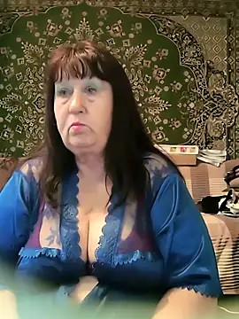 CrystalLime6411 online show from April 19, 2026, 11:53 am