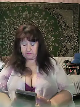 Snapshot of CrystalLime6411 chatting on May 18, 2026, 4:29 am CrystalLime6411 online show from May 18, 2026, 4:29 am