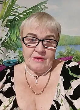 VioletSweet5566 online show from October 2, 2025, 4:03 pm