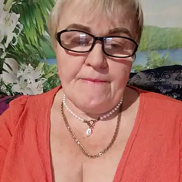 VioletSweet5566 online show from October 16, 2025, 4:30 pm