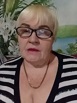 VioletSweet5566 online show from November 18, 2025, 1:37 pm