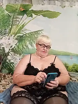 Snapshot of VioletSweet5566 chatting on July 6, 2026, 7:27 am VioletSweet5566 online show from July 6, 2026, 7:27 am