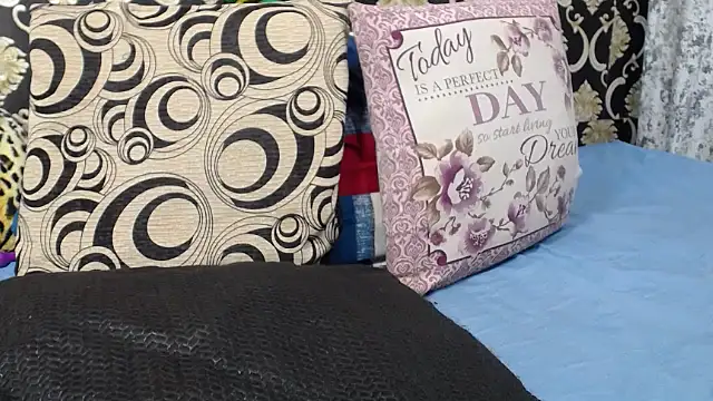 Snapshot of Ozimpho chatting on October 22, 2025, 6:51 pm Ozimpho online show from October 22, 2025, 6:51 pm