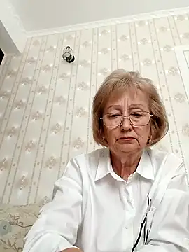 AlikaSwan5821 online show from September 24, 2025, 12:52 pm