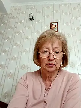 AlikaSwan5821 online show from September 28, 2025, 1:05 pm