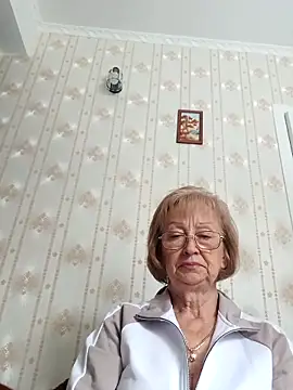 AlikaSwan5821 online show from October 2, 2025, 1:07 pm