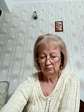 AlikaSwan5821 online show from October 9, 2025, 1:42 pm