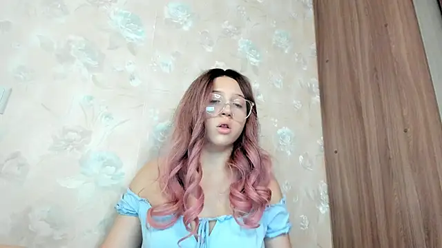 Snapshot of Stephanie_Hills chatting on September 10, 2025, 7:41 am Stephanie Hills online show from September 10, 2025, 7:41 am