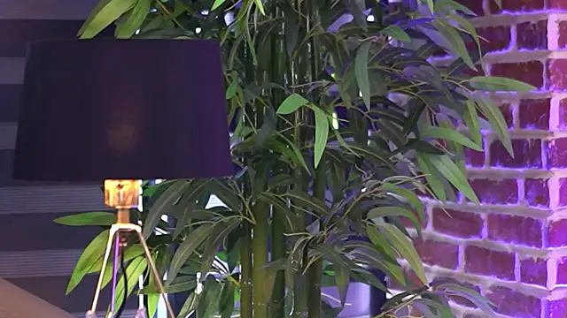 MillaSerene online show from September 20, 2025, 6:47 am