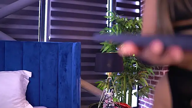 MillaSerene online show from October 10, 2025, 6:34 am