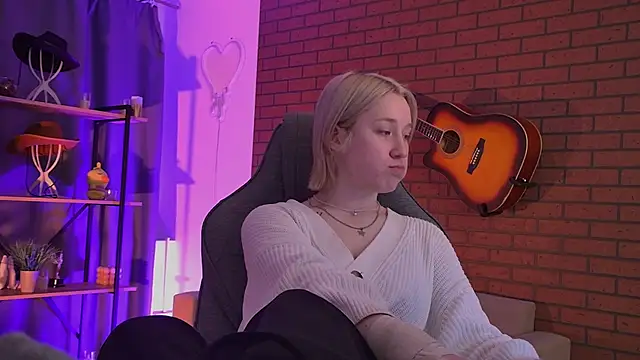 Snapshot of CinBellamy chatting on April 10, 2026, 6:40 am CinBellamy online show from April 10, 2026, 6:40 am