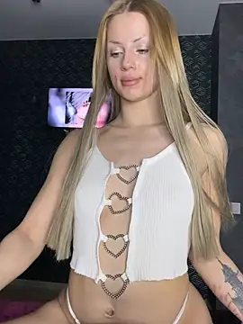 FavoriteKira online show from March 3, 2026, 3:07 pm