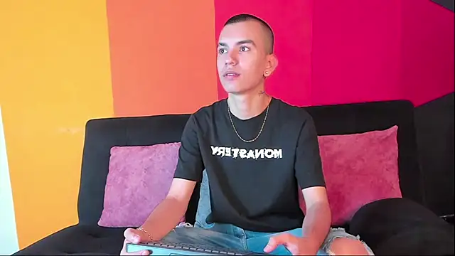 RowanCley online show from September 9, 2025, 11:54 am