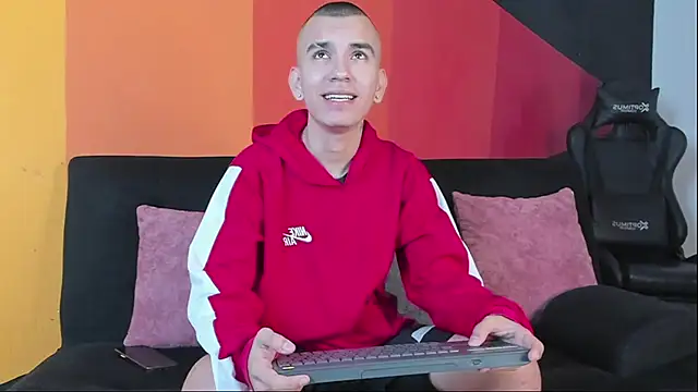 RowanCley online show from September 11, 2025, 12:05 pm