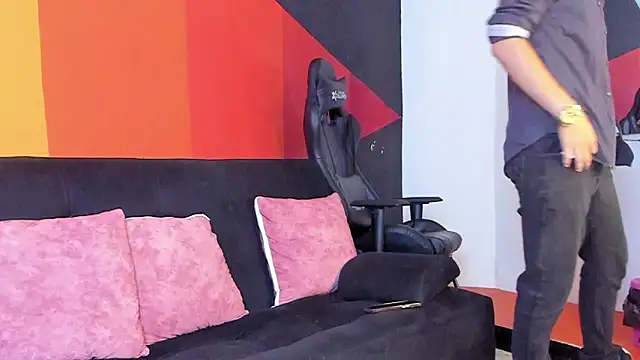 RowanCley online show from September 24, 2025, 12:19 pm