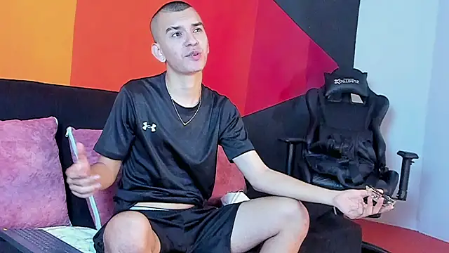 RowanCley online show from September 26, 2025, 12:09 pm