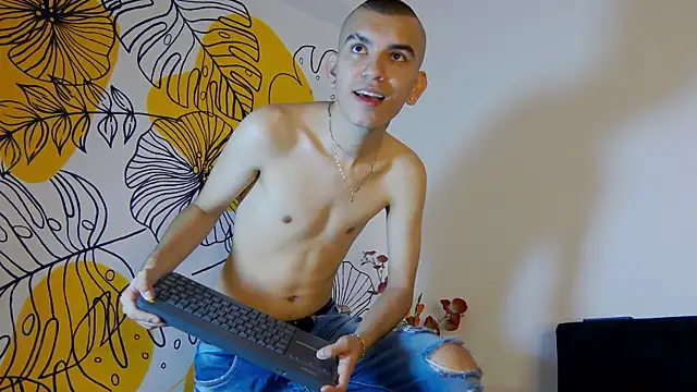 RowanCley online show from October 8, 2025, 12:14 pm