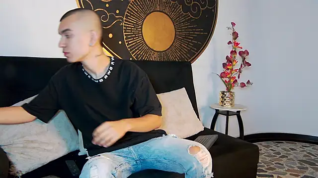 RowanCley online show from October 9, 2025, 12:14 pm