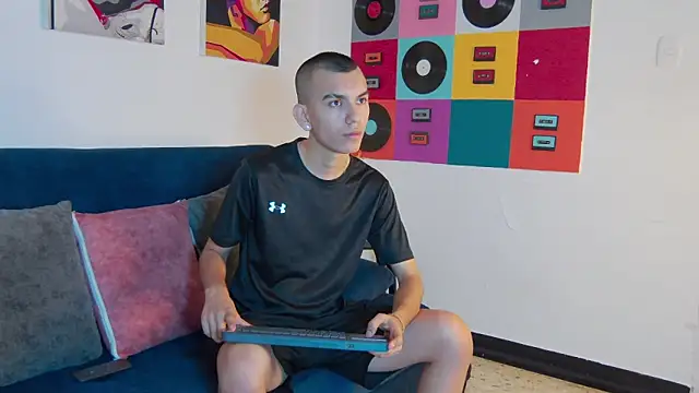 RowanCley online show from October 18, 2025, 12:50 pm