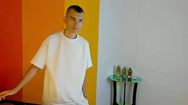 RowanCley online show from October 25, 2025, 12:02 pm