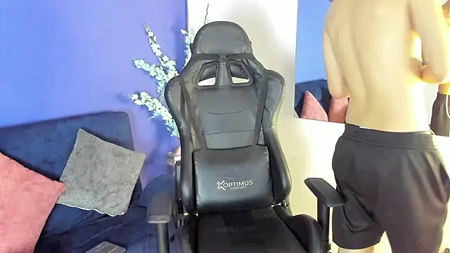 RowanCley online show from November 12, 2025, 12:16 pm