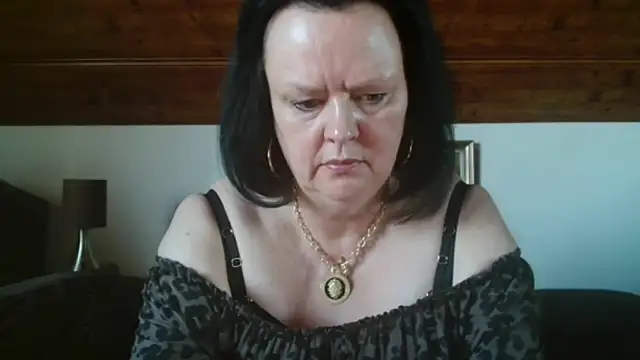 Snapshot of TiffanyMature chatting on September 27, 2025, 8:41 am TiffanyMature online show from September 27, 2025, 8:41 am