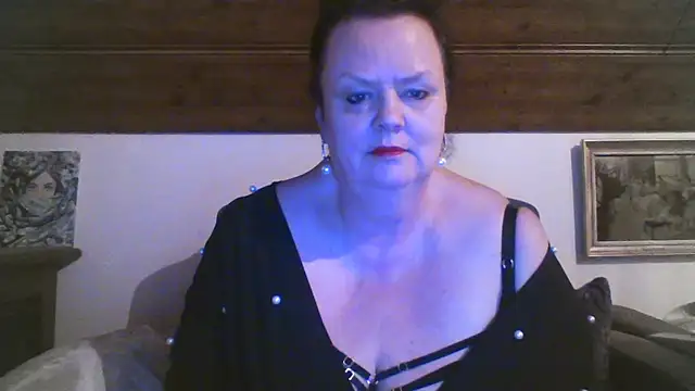 TiffanyMature online show from April 18, 2026, 8:09 pm