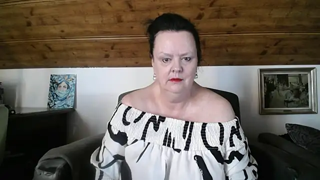 Snapshot of TiffanyMature chatting on June 17, 2026, 7:11 am TiffanyMature online show from June 17, 2026, 7:11 am