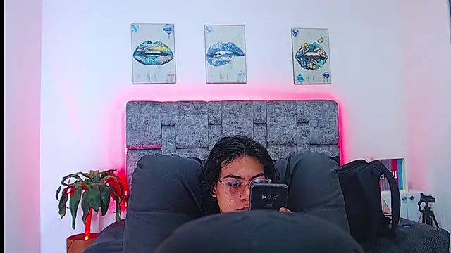 dirty model online show from September 17, 2025, 3:52 am